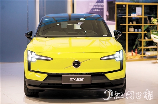 沃爾沃EX30整車看起來(lái)科技感十足。
