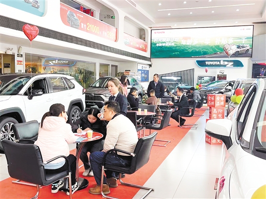 置換更新補貼激發(fā)不少消費者的購車意愿。