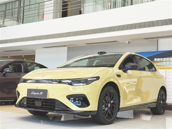 零跑Lafa5外觀帥氣。